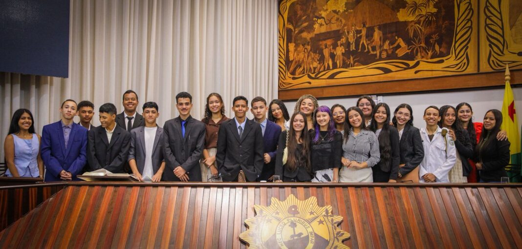 aleac-realiza-sessao-ordinaria-simulada-para-marcar-inicio-da-4a-edicao-do-programa-jovem-parlamentar-acreano