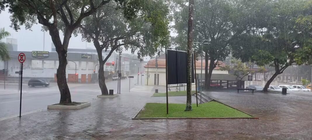 clima e tempo no Acre com céu nublado e chuva em Rio Branco Acre