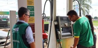 procon-autua-20-estabelecimentos-apos-inspecao-em-bombas-de-combustivel