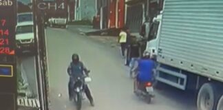 Pedestre é atingido por moto ao atravessar rua repentinamente no interior do Acre pedestre-e-atingido-por-moto-ao-atravessar-rua-repentinamente-no-interior-do-acre