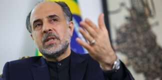 ilusao-de-negociacao-entre-eua-e-ira-virou-piada,-diz-embaixador