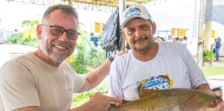 tradicao-e-apoio-a-agricultura-familiar:-o-novo-prefeito-allyson-bestene-prestigia-15a-feira-do-peixe-no-ceasa