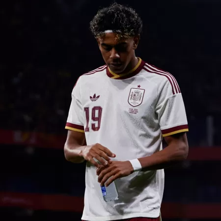 espanha-se-une-contra-racismo-que-incomodou-yamal-como-nao-se-uniu-com-vini