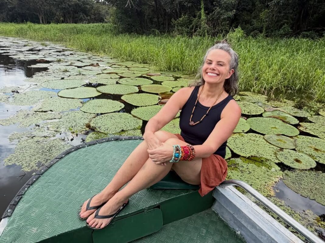 apresentadora-maria-candida-e-resgatada-de-helicoptero-apos-passar-mal-no-interior-do-acre