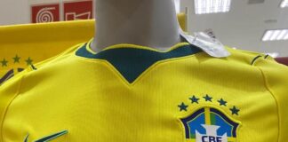 240688-apos-polemica-camisa-do-vai-brasa-e-vista-em-loja-em-rio-branco-saiba-valor