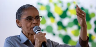 240690-marina-silva-deixa-ministerio-mirando-o-senado-a-palavra-e-gratidao