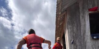 240845-distribuicao-de-agua-mineral-e-acoes-de-apoio-continuam-para-familias-afetadas-pela-c69d3259782ab7