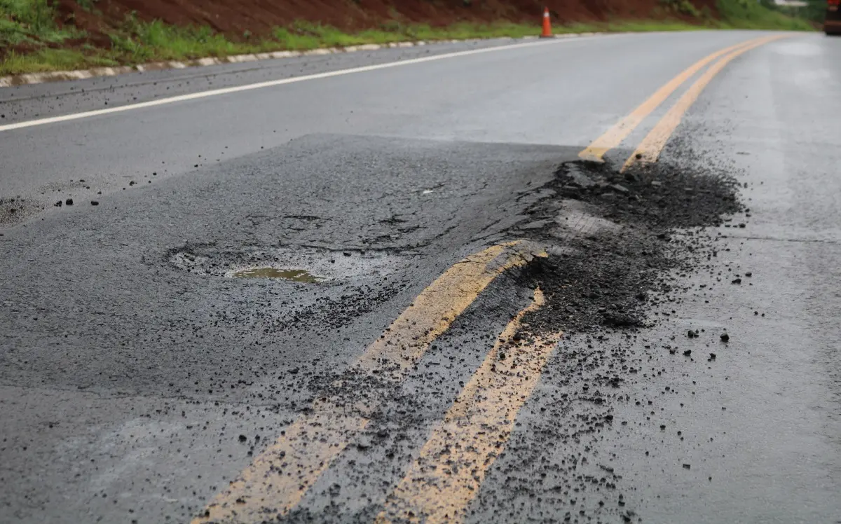 BR 364 Acre buracos causando acidente e risco na rodovia estadual