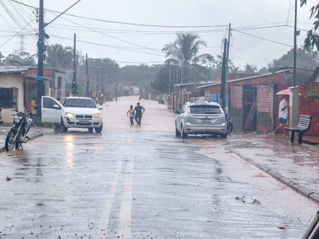 G1 ruas alagadas em Rio Branco após enxurradas no Acre