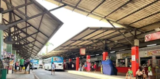 Ônibus parado no transporte público Rio Branco durante crise urbana