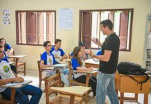 educação no Acre escolas ensino público alunos sala de aula desempenho baixo