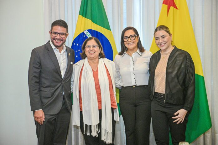 estrutura pública com cargo sendo tratado como posse no Acre