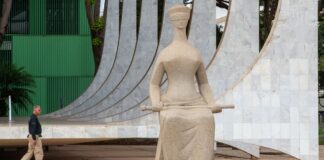 stf-suspende-julgamento-sobre-aposentadoria-de-empregado-publico