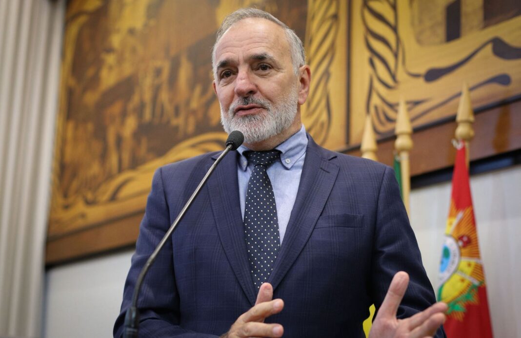 tche-destaca-avancos-do-paa-estadual-e-rebate-criticas-sobre-cenario-politico-no-acre