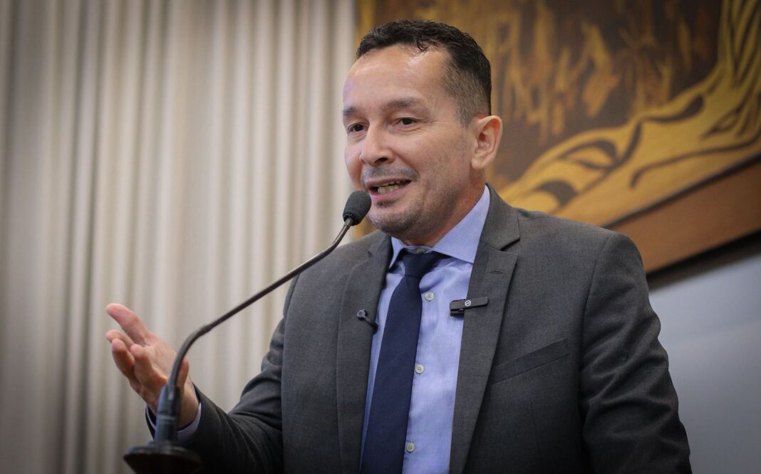 adailton-cruz-cobra-ampliacao-de-atendimento-especializado-e-denuncia-casos-de-assedio-eleitoral-na-saude