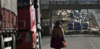 bloqueios-e-pressao-popular-exigem-renuncia-do-presidente-da-bolivia