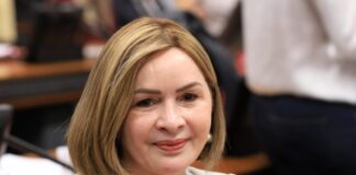Socorro Neri defende fim da escala 6×1 e rejeita mudanças em PEC trabalhista Deputada federal Socorro Neri durante pronunciamento sobre PEC da jornada de trabalho