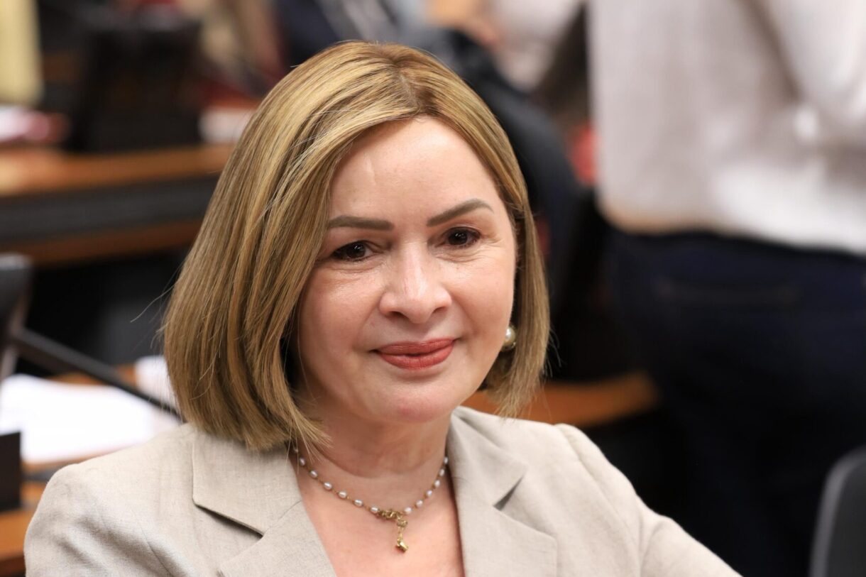 Deputada federal Socorro Neri durante pronunciamento sobre PEC da jornada de trabalho