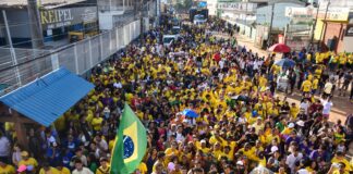 Multidão participa da Marcha para Jesus nas ruas de Rio Branco durante evento religioso