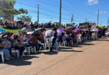 Professores e servidores da educação participam de manifestação em frente ao Tribunal de Justiça do Acre