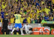 jogadores da Seleção Brasileira comemoram gol contra o Panamá no Maracanã