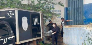 Área isolada pela polícia em Rio Branco durante investigação sobre restos mortais encontrados na capital