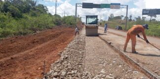 BR 364 no Acre com obras manutenção tráfego e cobrança por transparência
