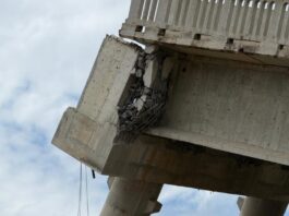 Engenheiros e auditores analisam projetos de pontes após desabamento em Sena Madureira