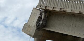 Engenheiros e auditores analisam projetos de pontes após desabamento em Sena Madureira