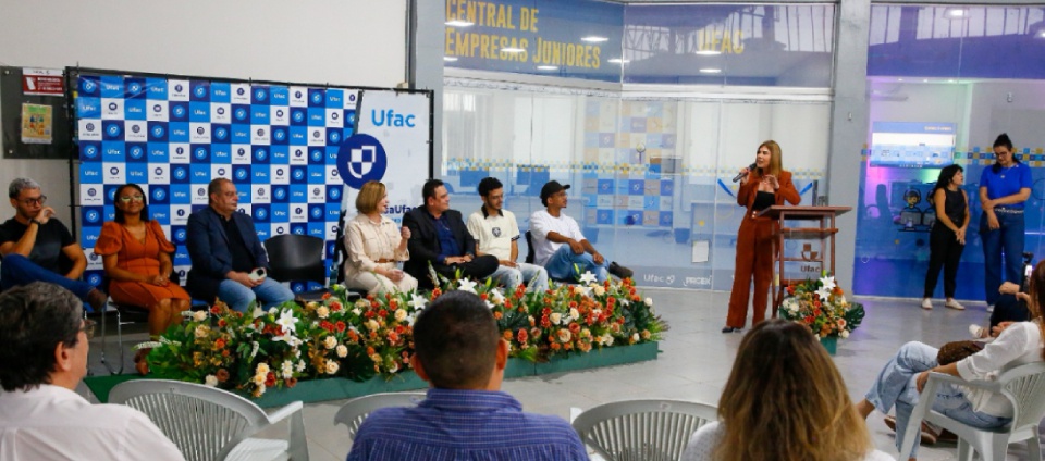 Equipamentos entregues para pesquisa científica na UFAC