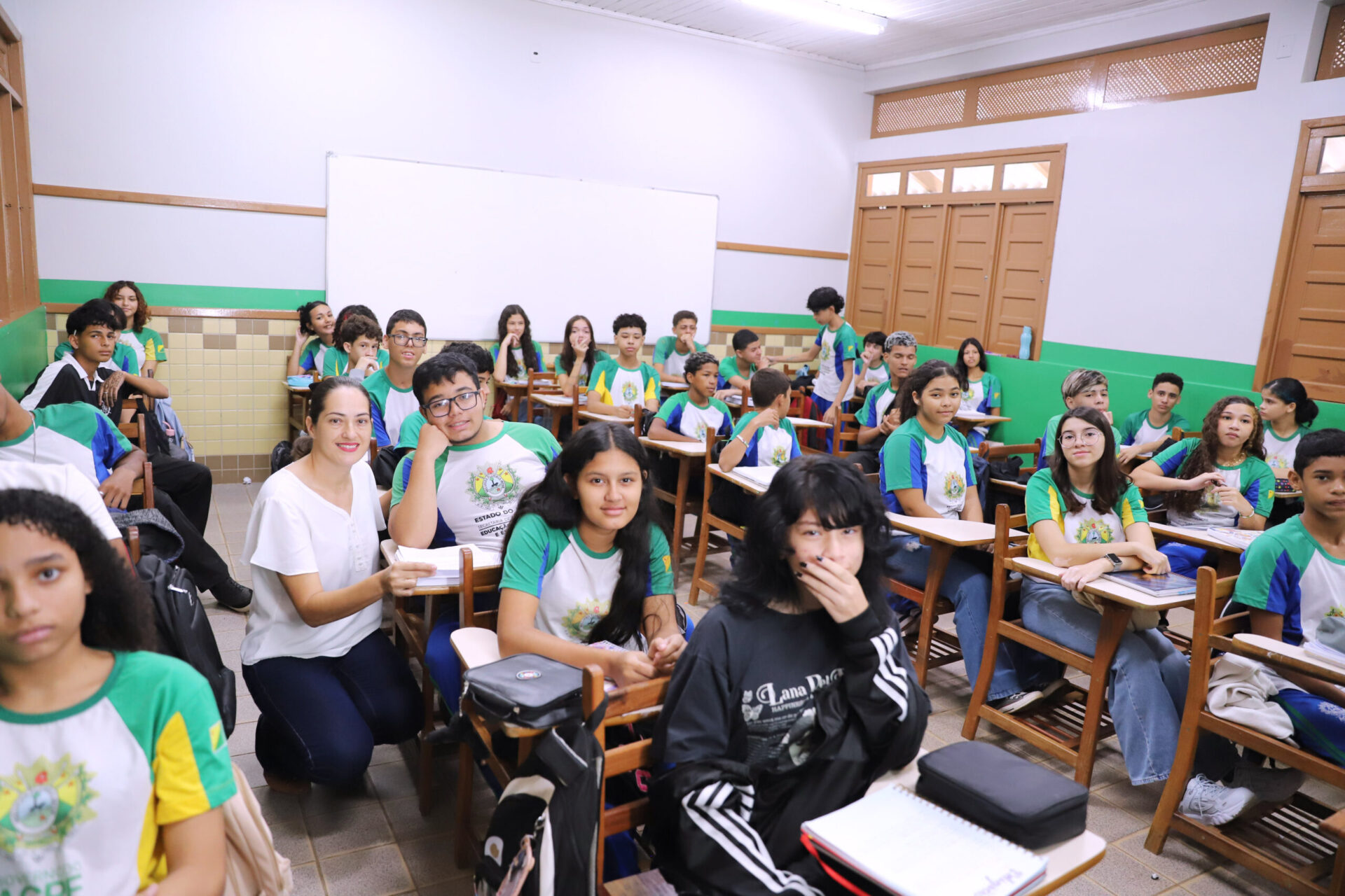 Estudantes em sala de aula durante atividades de educação no Acre