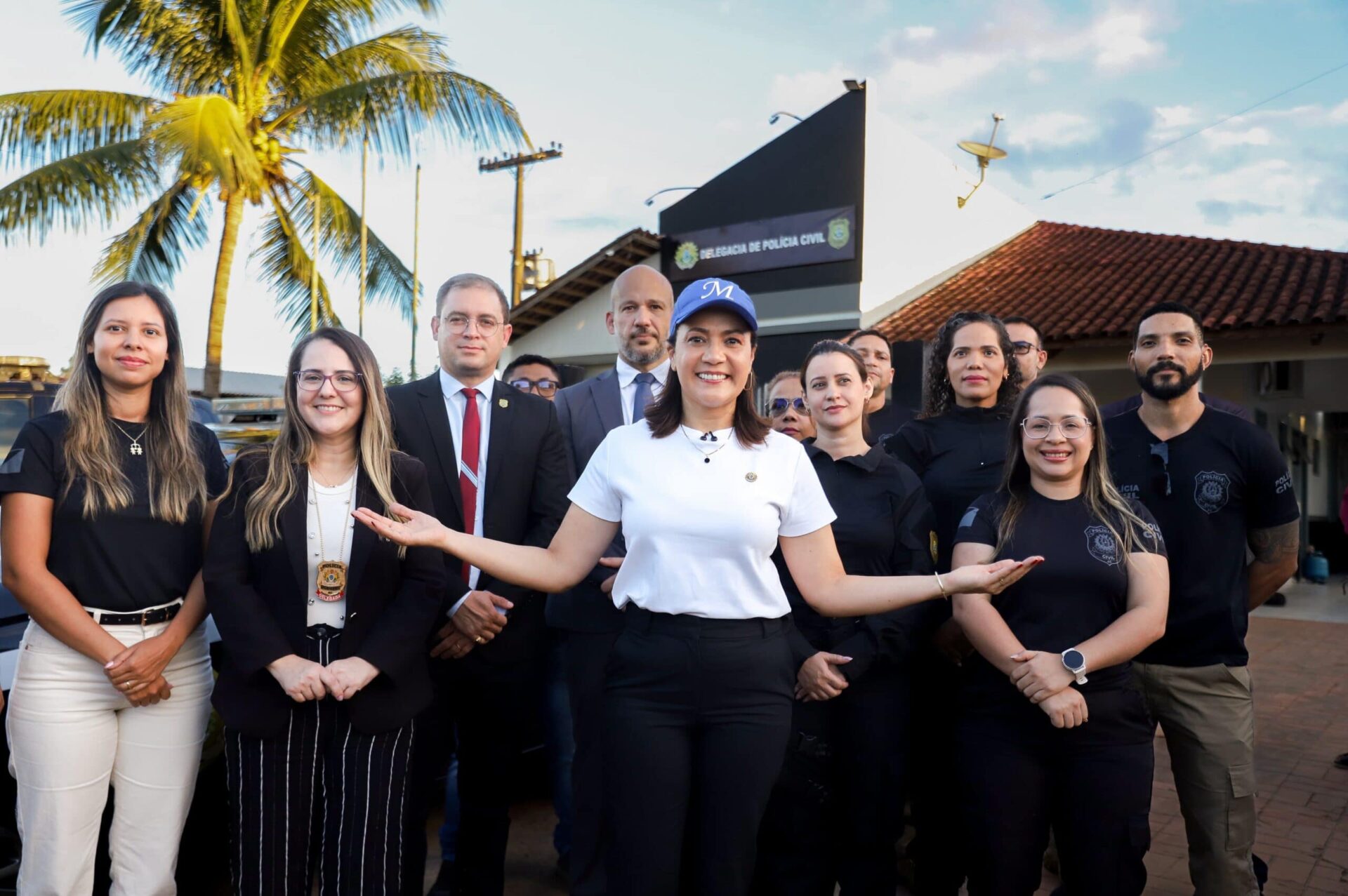Governadora Mailza Assis entrega viatura para proteção à mulher em Xapuri