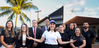 Governadora Mailza Assis entrega viatura para proteção à mulher em Xapuri