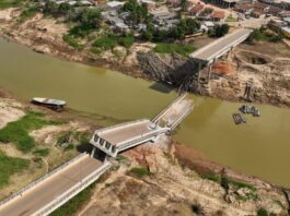 Ponte Padre Paolino sobre o Rio Iaco em Sena Madureira após desabamento