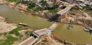 Ponte Padre Paolino sobre o Rio Iaco em Sena Madureira após desabamento