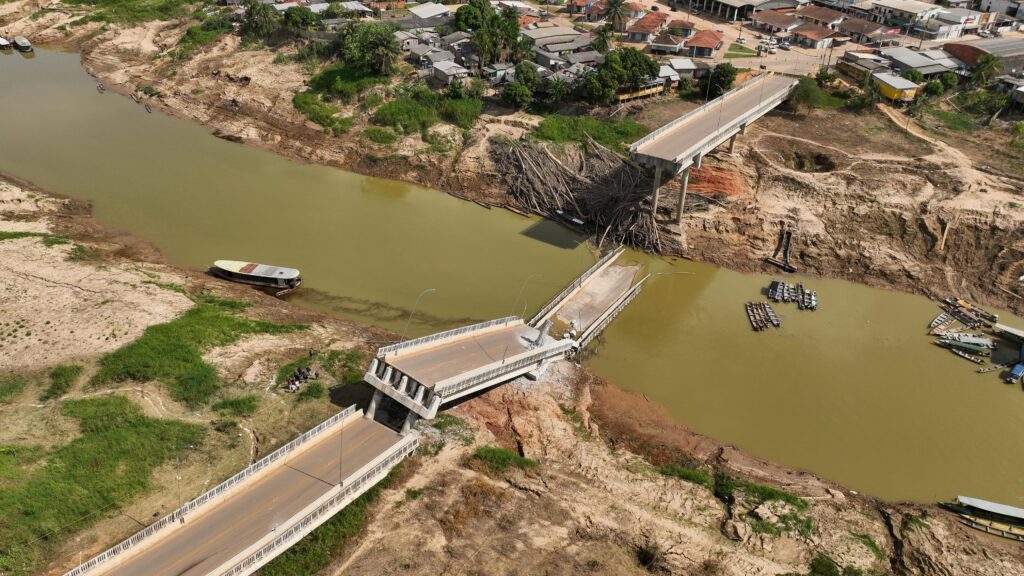 Ponte Padre Paolino sobre o Rio Iaco em Sena Madureira após desabamento