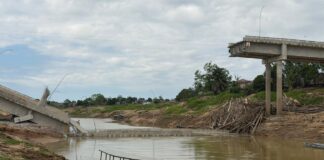 Ponte caiu por cima, mas o problema pode ter começado por baixo
