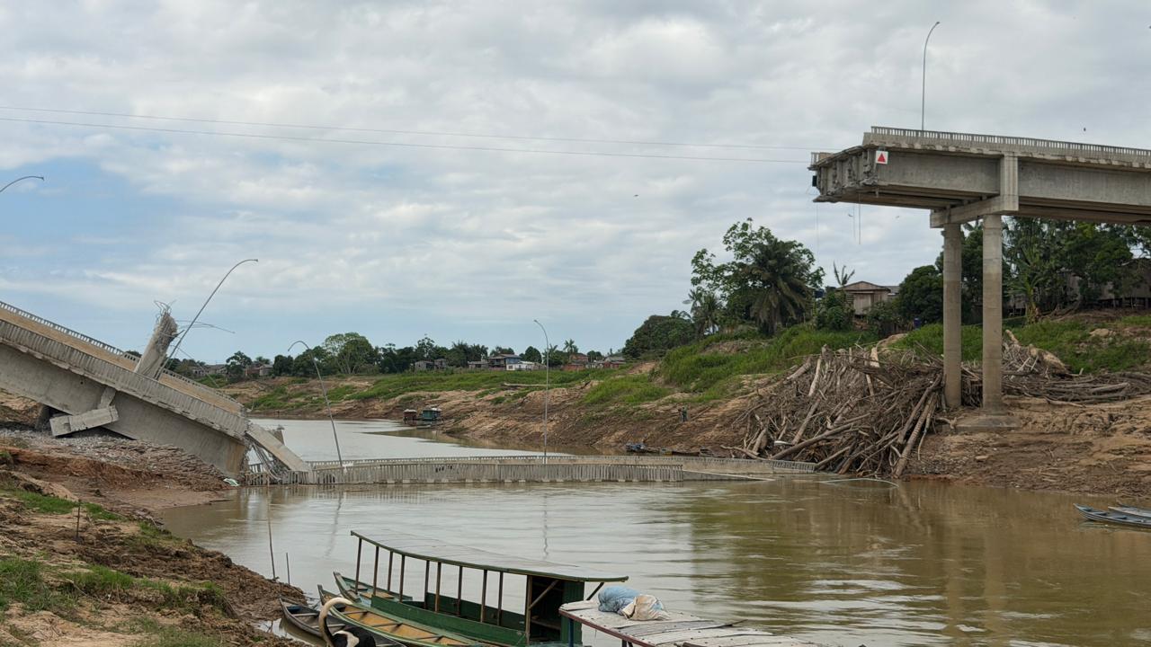 Ponte caiu por cima, mas o problema pode ter começado por baixo