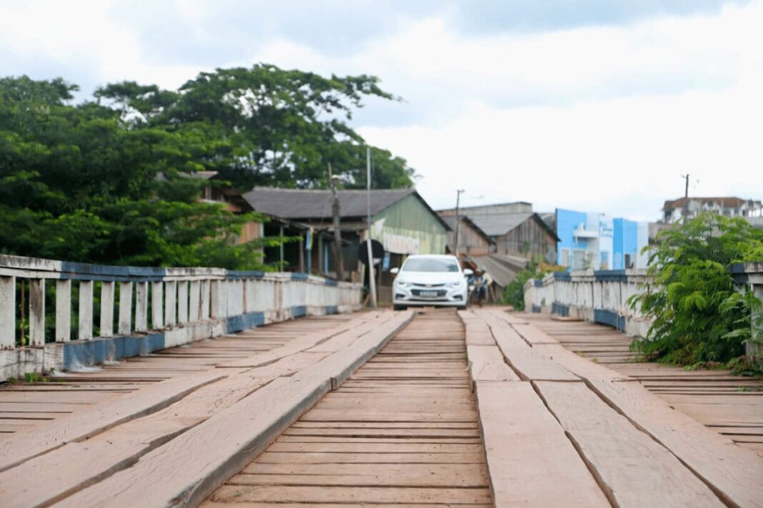 Ponte de integração entre Brasil e Bolívia na fronteira do Acre