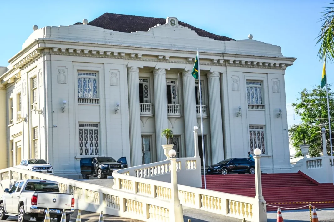 Gráfico mostra a dependência financeira do Acre em relação às transferências da União.