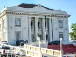 Gráfico mostra a dependência financeira do Acre em relação às transferências da União.