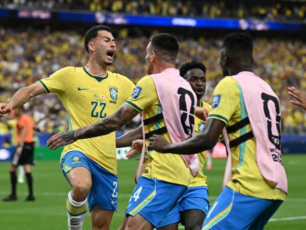 Jogadores da Seleção Brasileira comemoram vitória de virada contra o Japão na Copa do Mundo de 2026