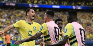 Jogadores da Seleção Brasileira comemoram vitória de virada contra o Japão na Copa do Mundo de 2026