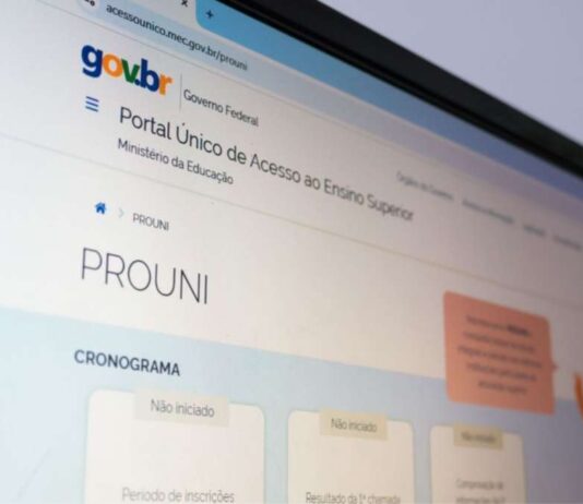 Prouni 2026 com inscrições abertas para bolsas do segundo semestre pelo Portal Único de Acesso.