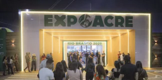 Expoacre 2026: veja os principais fatos que marcaram as últimas 24 horas no maior evento do Acre Visitantes circulam pelos estandes da Expoacre 2026 no Parque de Exposições Wildy Viana, em Rio Branco (AC).