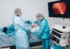 Endoscopia e colonoscopia: ilustração mostra as regiões do aparelho digestivo examinadas em cada procedimento